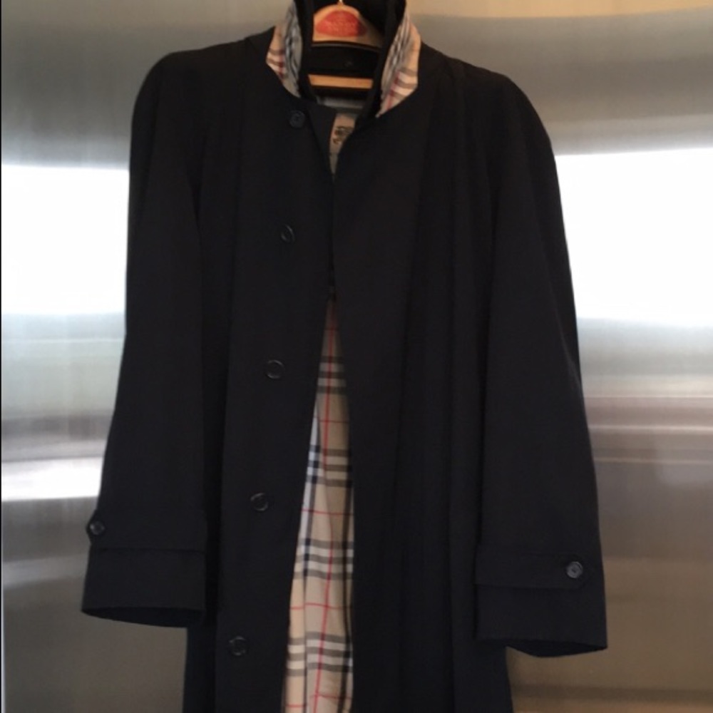Burberry Men’s Lawrence black trench coat